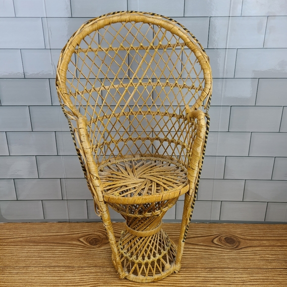 Vintage wicker chair plant stand - Picture 5 of 8